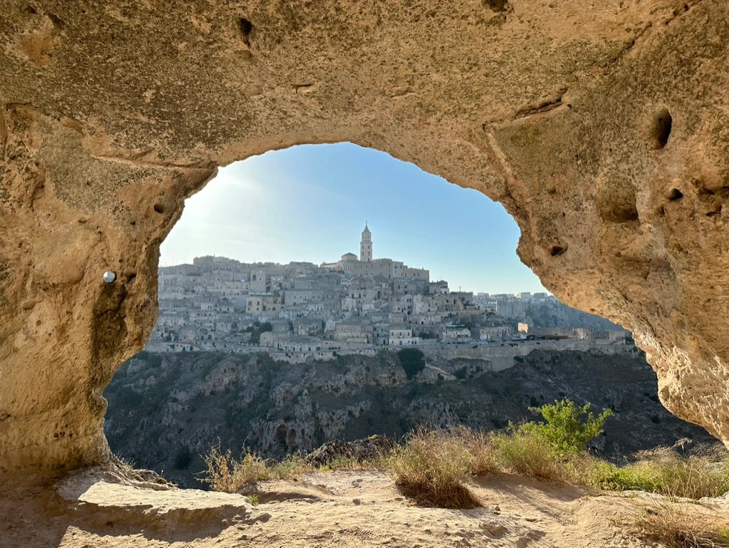 vista sui Sassi di Matera da una grotta