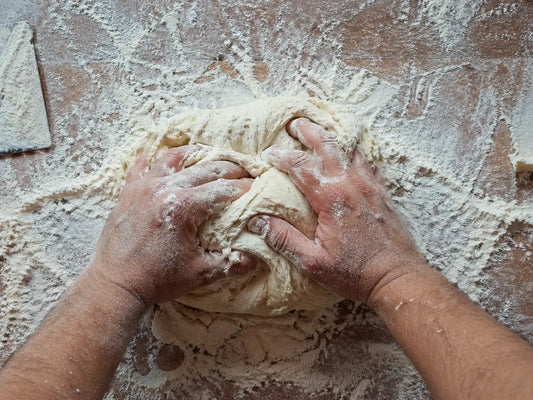 Come impastare il pane a mano: tecniche, errori comuni e consigli utili