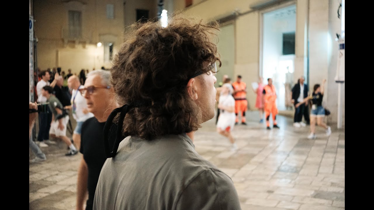 Carica il video: 